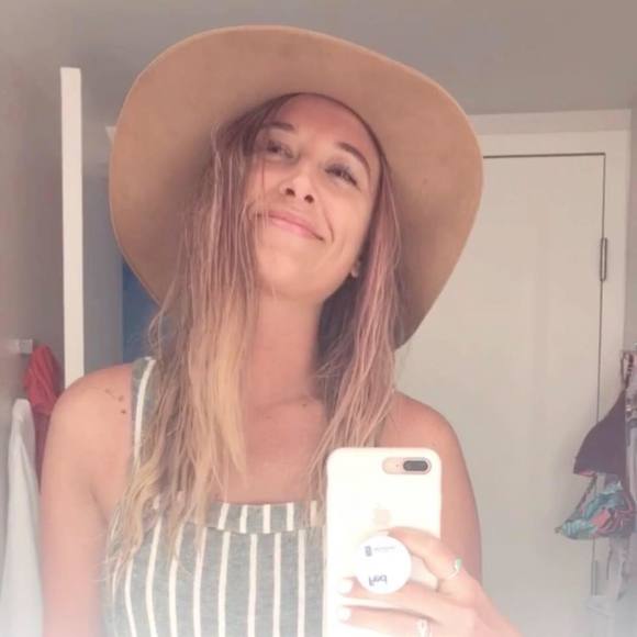 Meet your Posher, Madi - Picture 1 of 1